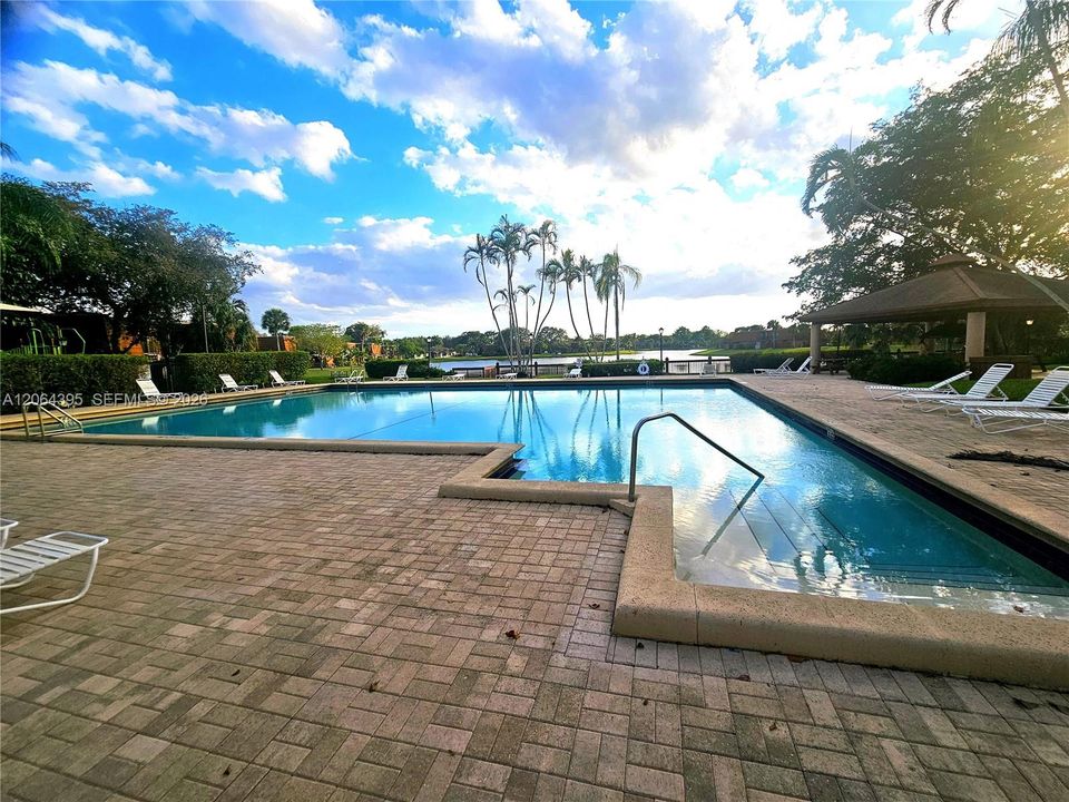 En Venta: $475,000 (3 camas, 2 baños, 1654 Pies cuadrados)