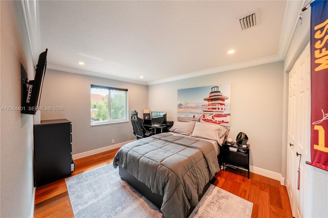 For Sale: $1,395,000 (5 beds, 3 baths, 3960 Square Feet)