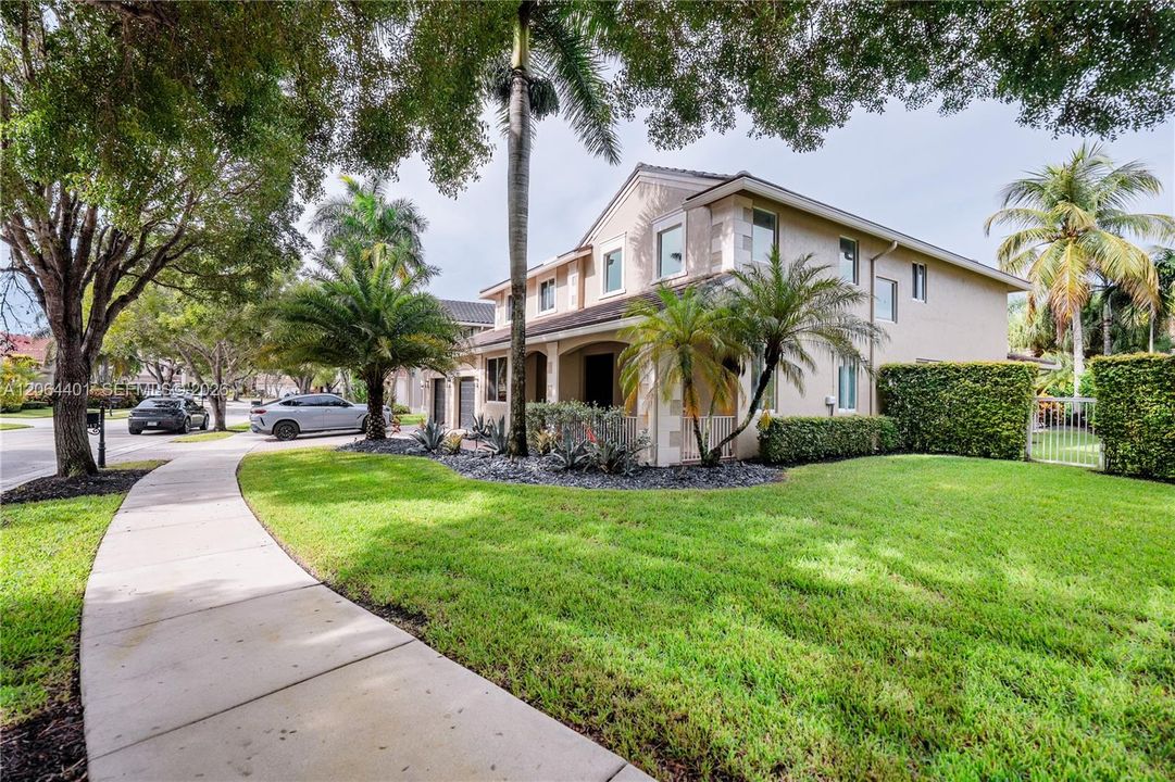 For Sale: $1,395,000 (5 beds, 3 baths, 3960 Square Feet)