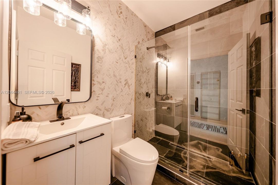 For Sale: $1,395,000 (5 beds, 3 baths, 3960 Square Feet)