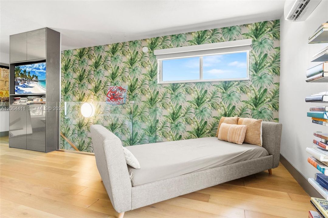 For Sale: $2,499,000 (5 beds, 5 baths, 3888 Square Feet)