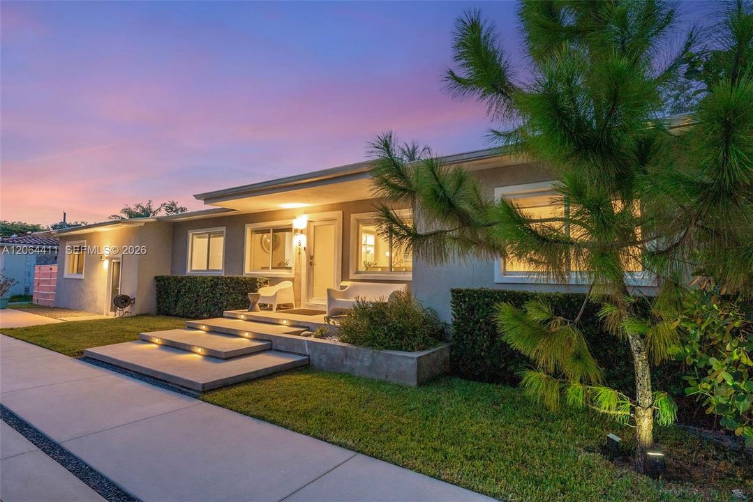 For Sale: $2,499,000 (5 beds, 5 baths, 3888 Square Feet)
