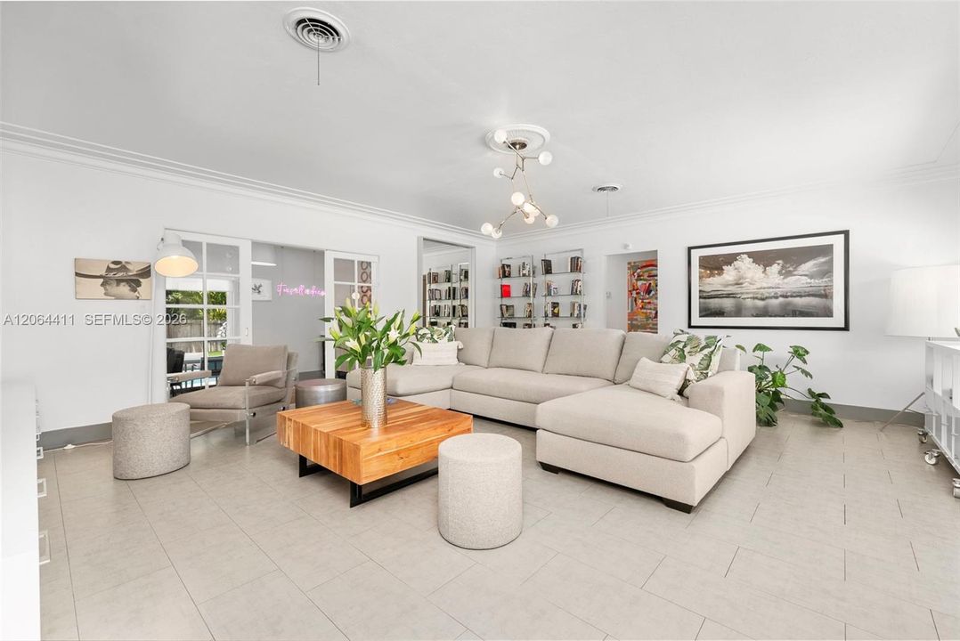 For Sale: $2,499,000 (5 beds, 5 baths, 3888 Square Feet)