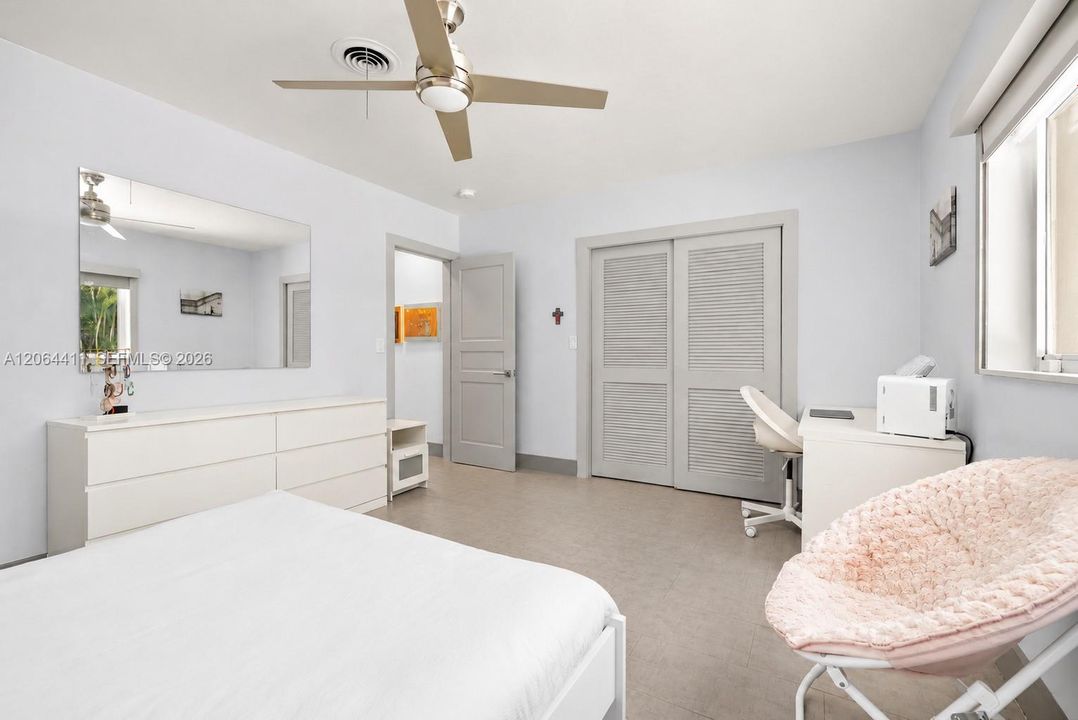 For Sale: $2,499,000 (5 beds, 5 baths, 3888 Square Feet)