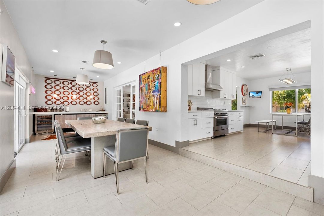 For Sale: $2,499,000 (5 beds, 5 baths, 3888 Square Feet)