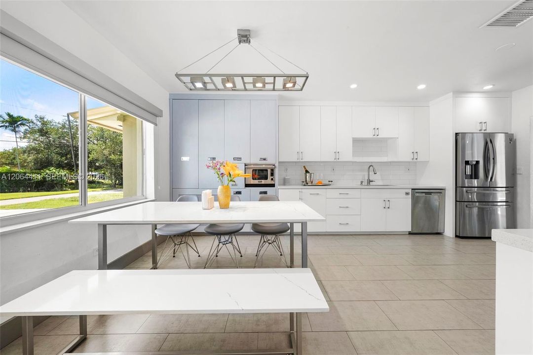 For Sale: $2,499,000 (5 beds, 5 baths, 3888 Square Feet)