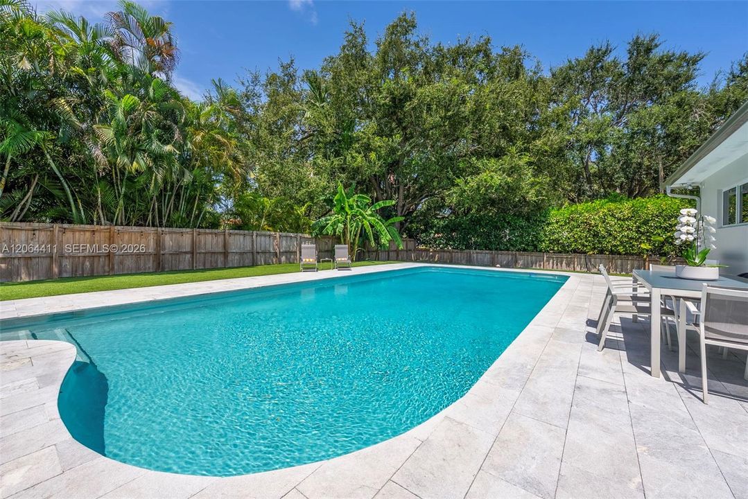 For Sale: $2,499,000 (5 beds, 5 baths, 3888 Square Feet)