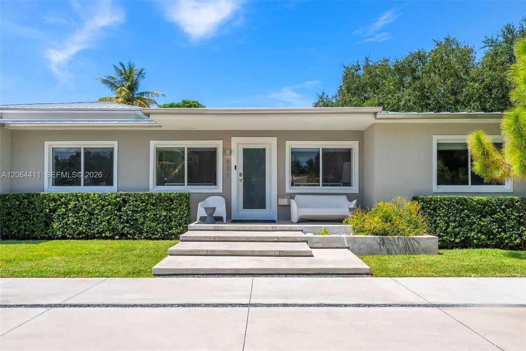 For Sale: $2,499,000 (5 beds, 5 baths, 3888 Square Feet)