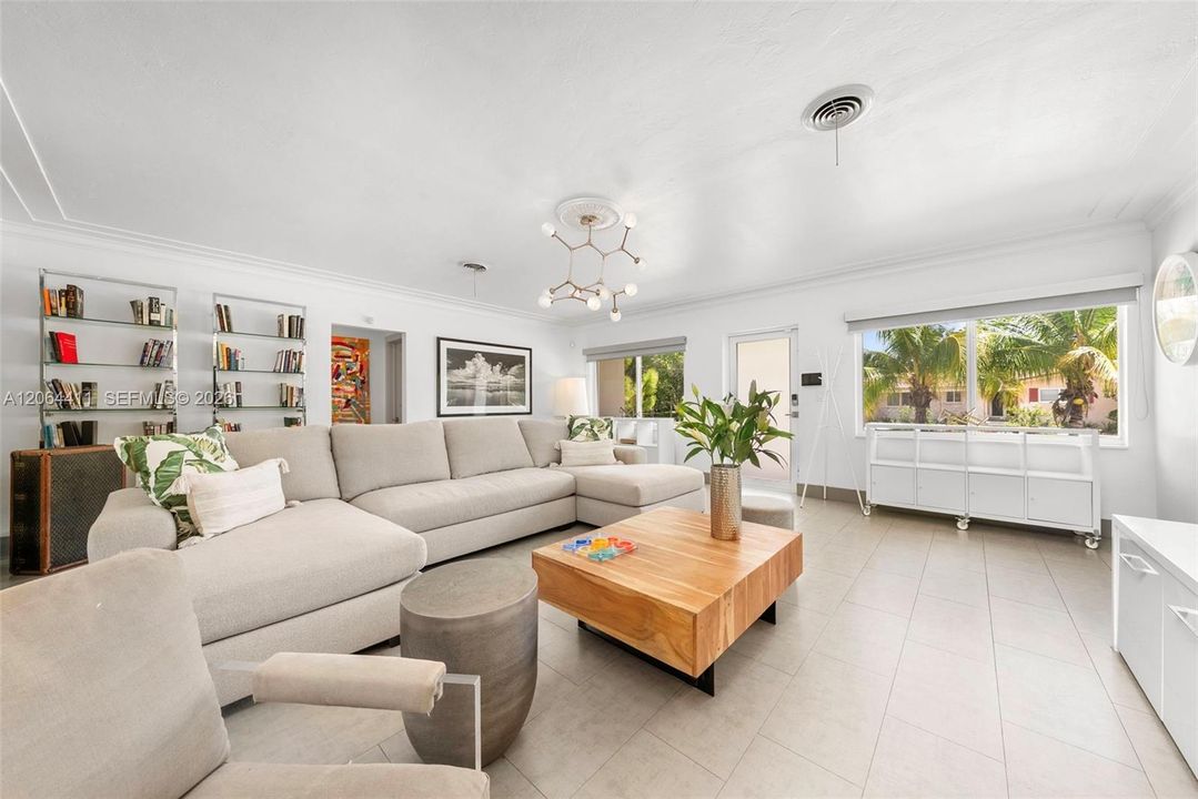 For Sale: $2,499,000 (5 beds, 5 baths, 3888 Square Feet)