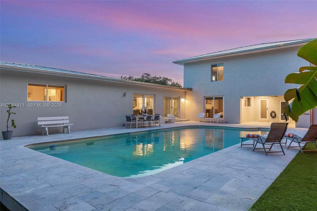 For Sale: $2,499,000 (5 beds, 5 baths, 3888 Square Feet)