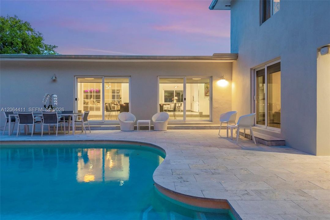For Sale: $2,499,000 (5 beds, 5 baths, 3888 Square Feet)