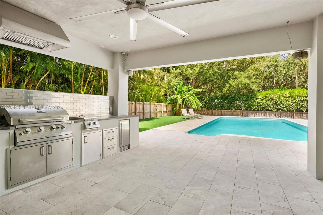 For Sale: $2,499,000 (5 beds, 5 baths, 3888 Square Feet)