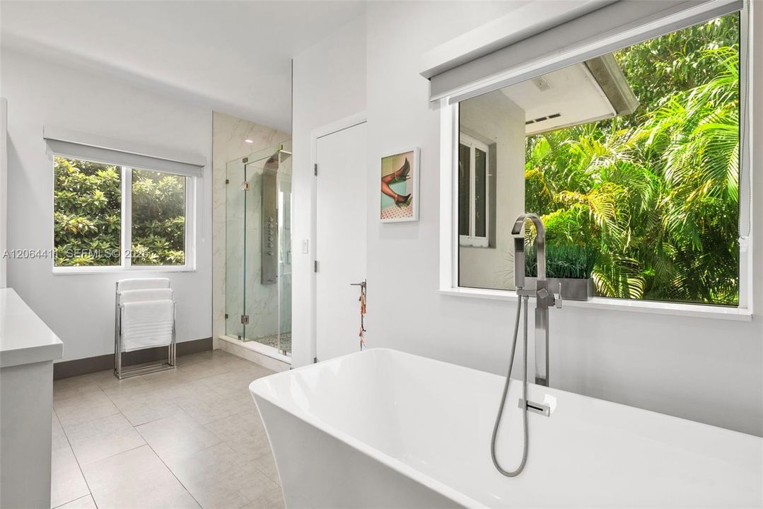 For Sale: $2,499,000 (5 beds, 5 baths, 3888 Square Feet)