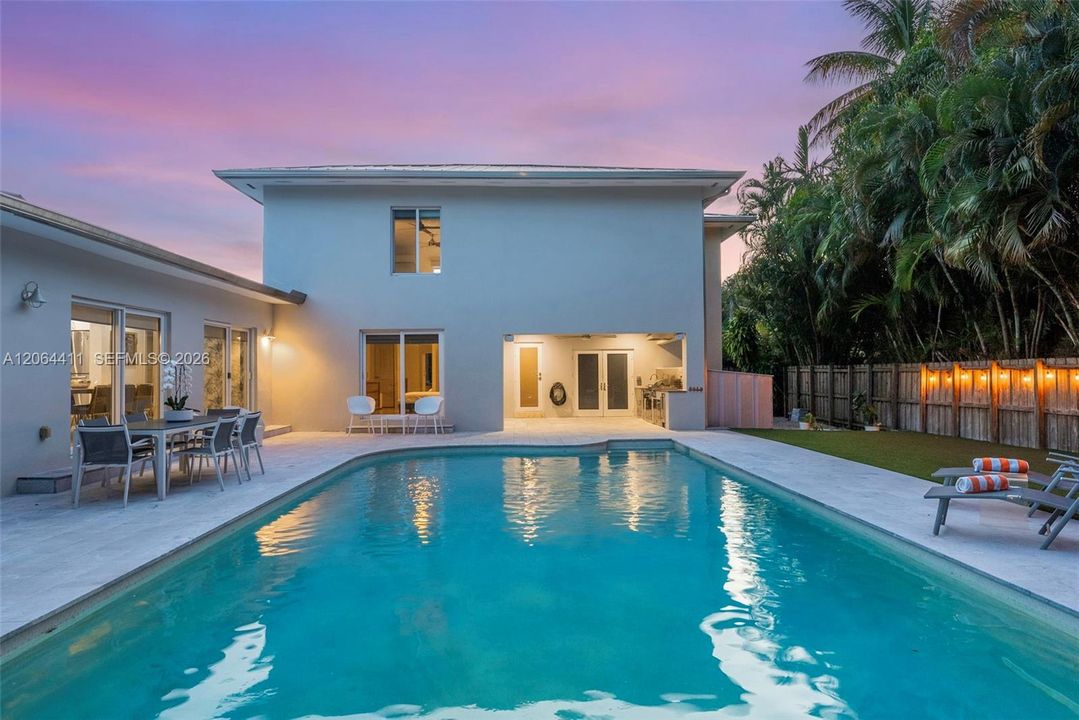 For Sale: $2,499,000 (5 beds, 5 baths, 3888 Square Feet)