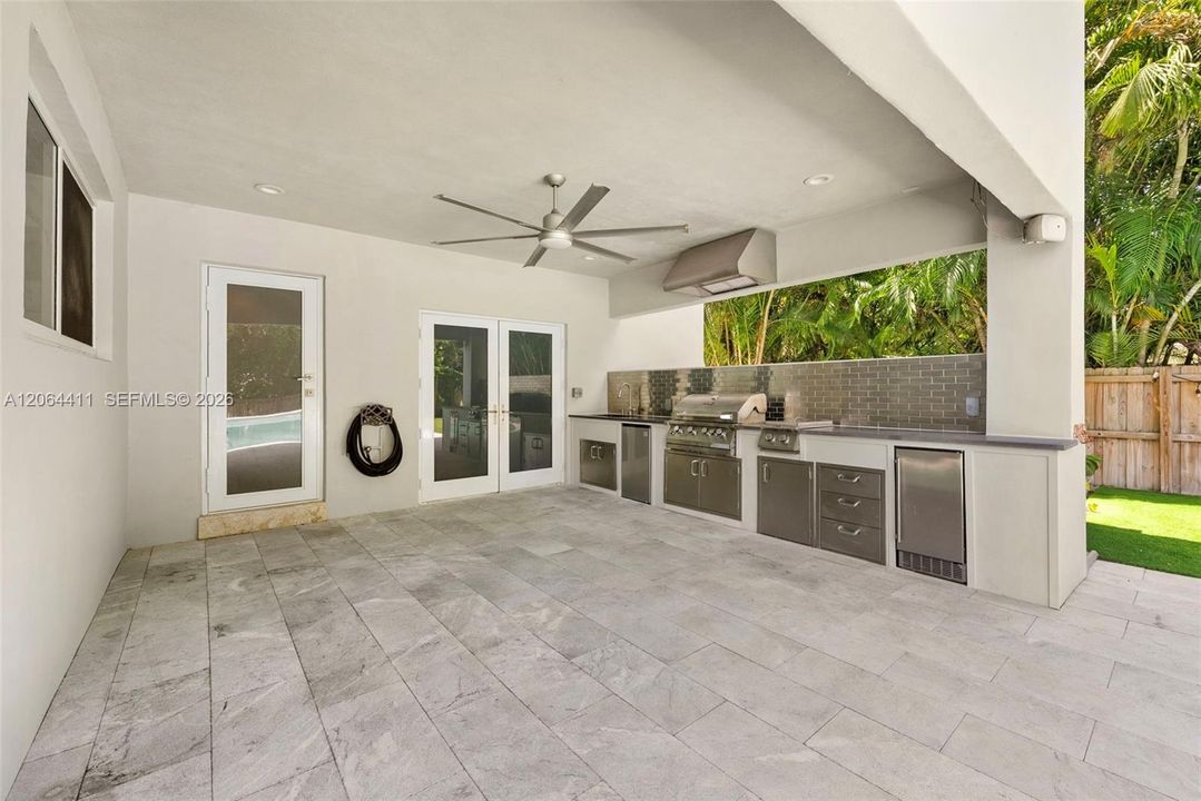 For Sale: $2,499,000 (5 beds, 5 baths, 3888 Square Feet)