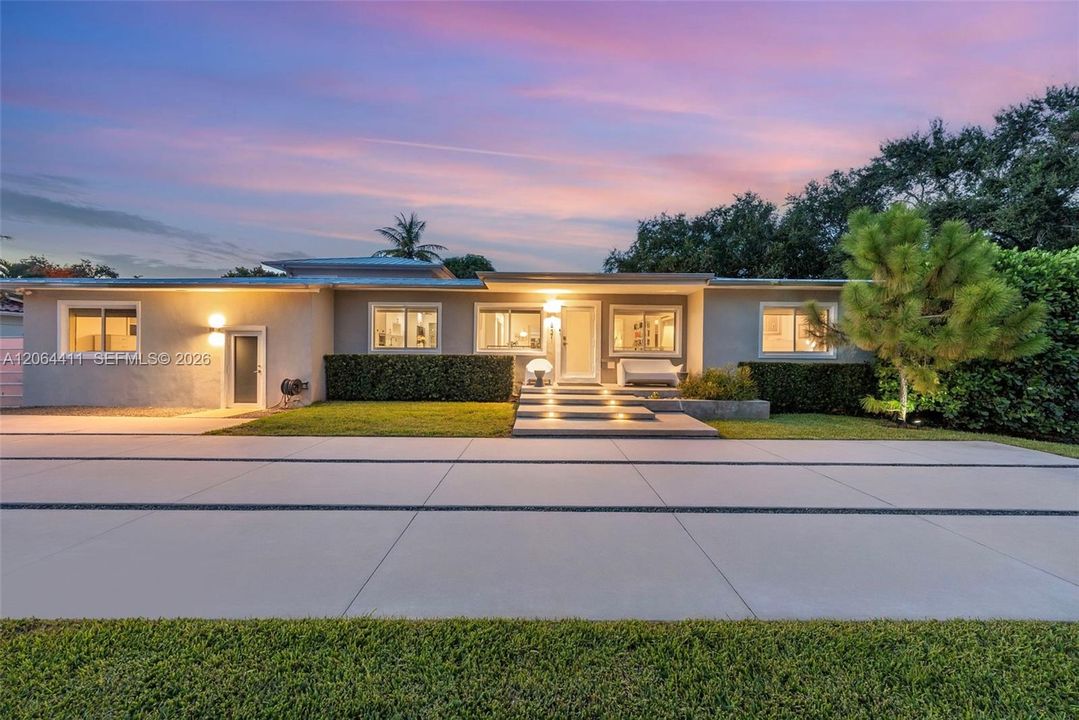 For Sale: $2,499,000 (5 beds, 5 baths, 3888 Square Feet)