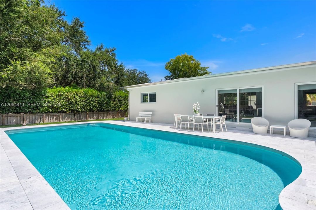 For Sale: $2,499,000 (5 beds, 5 baths, 3888 Square Feet)