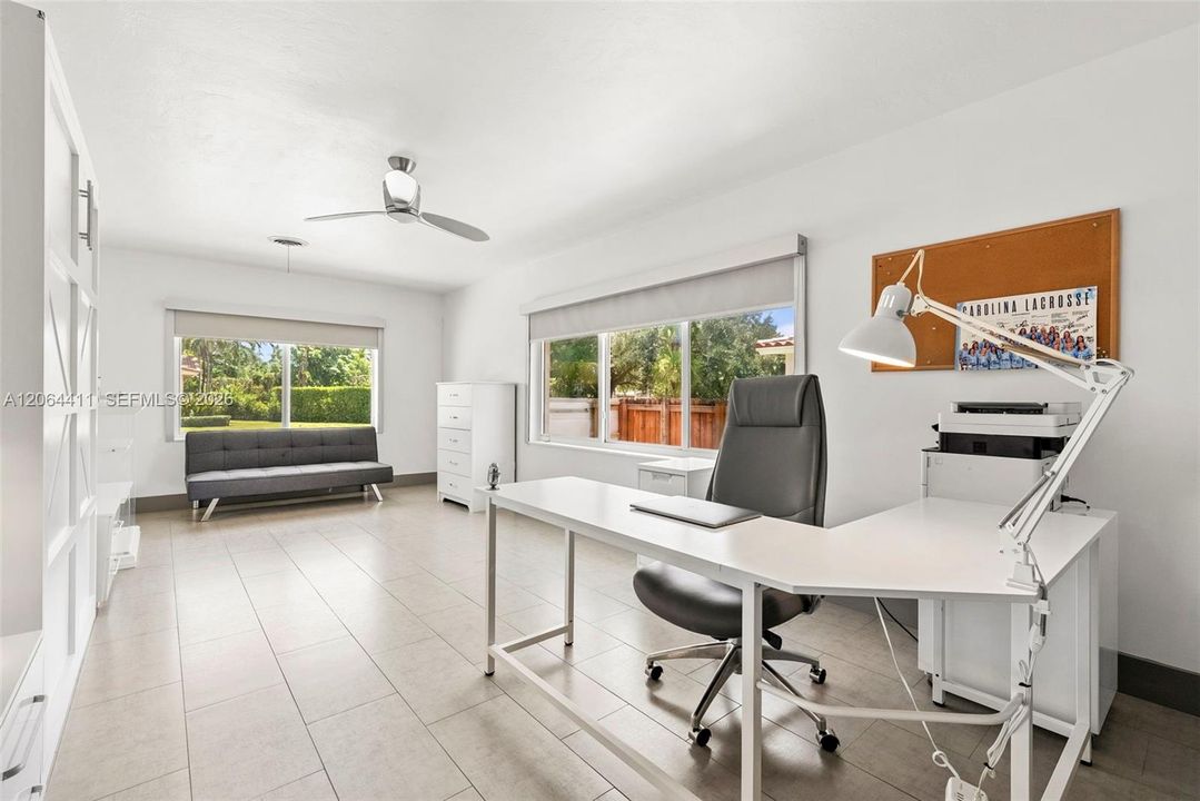 For Sale: $2,499,000 (5 beds, 5 baths, 3888 Square Feet)