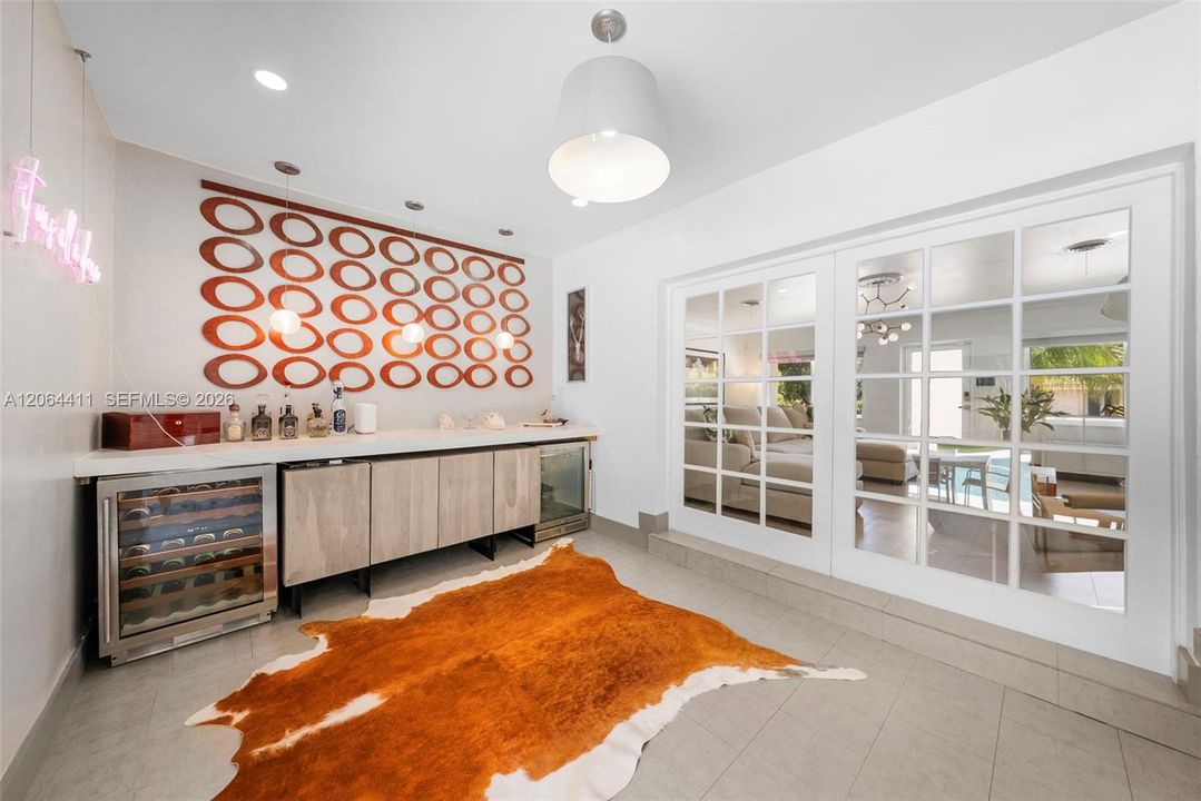 For Sale: $2,499,000 (5 beds, 5 baths, 3888 Square Feet)
