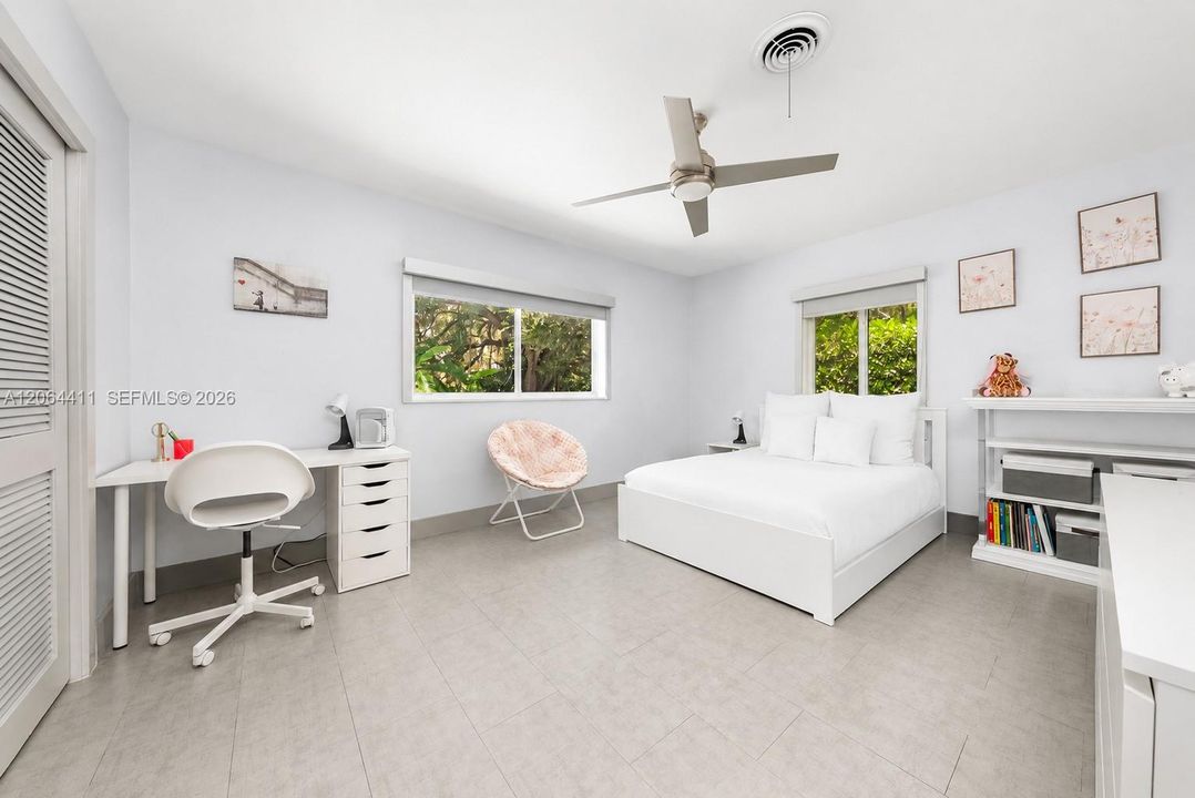 For Sale: $2,499,000 (5 beds, 5 baths, 3888 Square Feet)