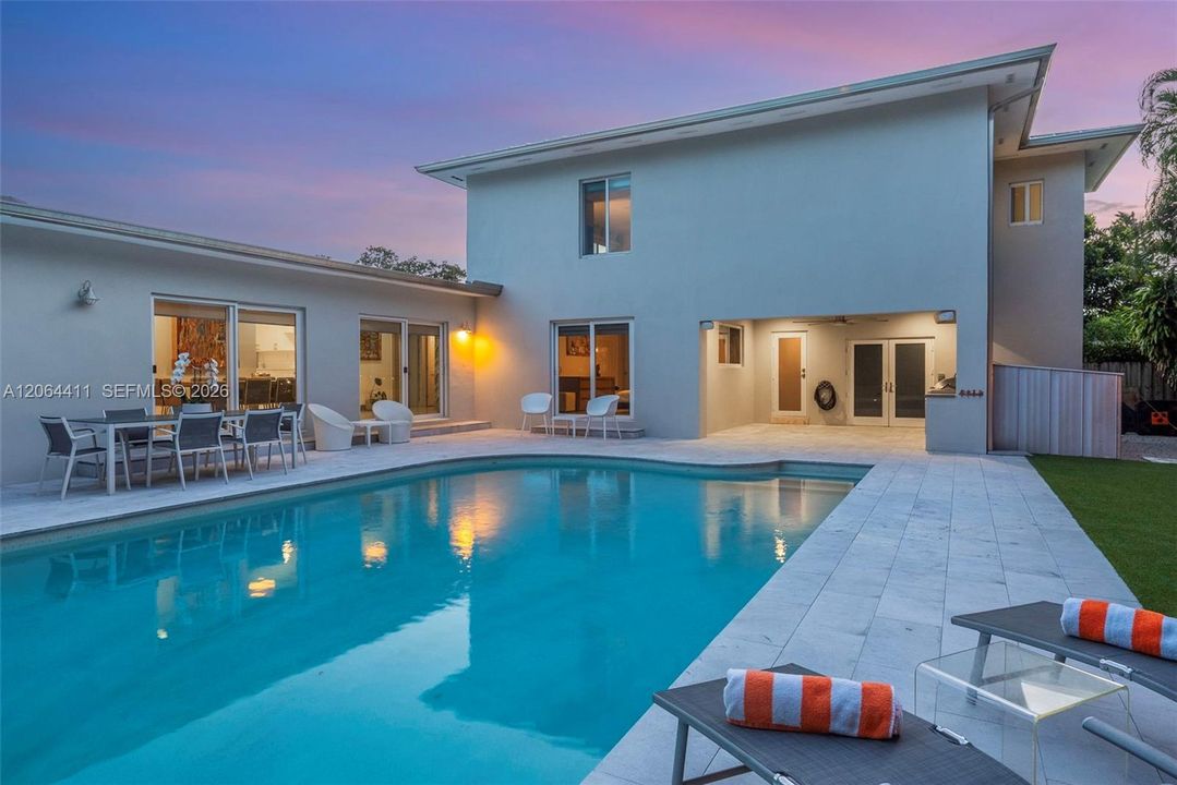 For Sale: $2,499,000 (5 beds, 5 baths, 3888 Square Feet)