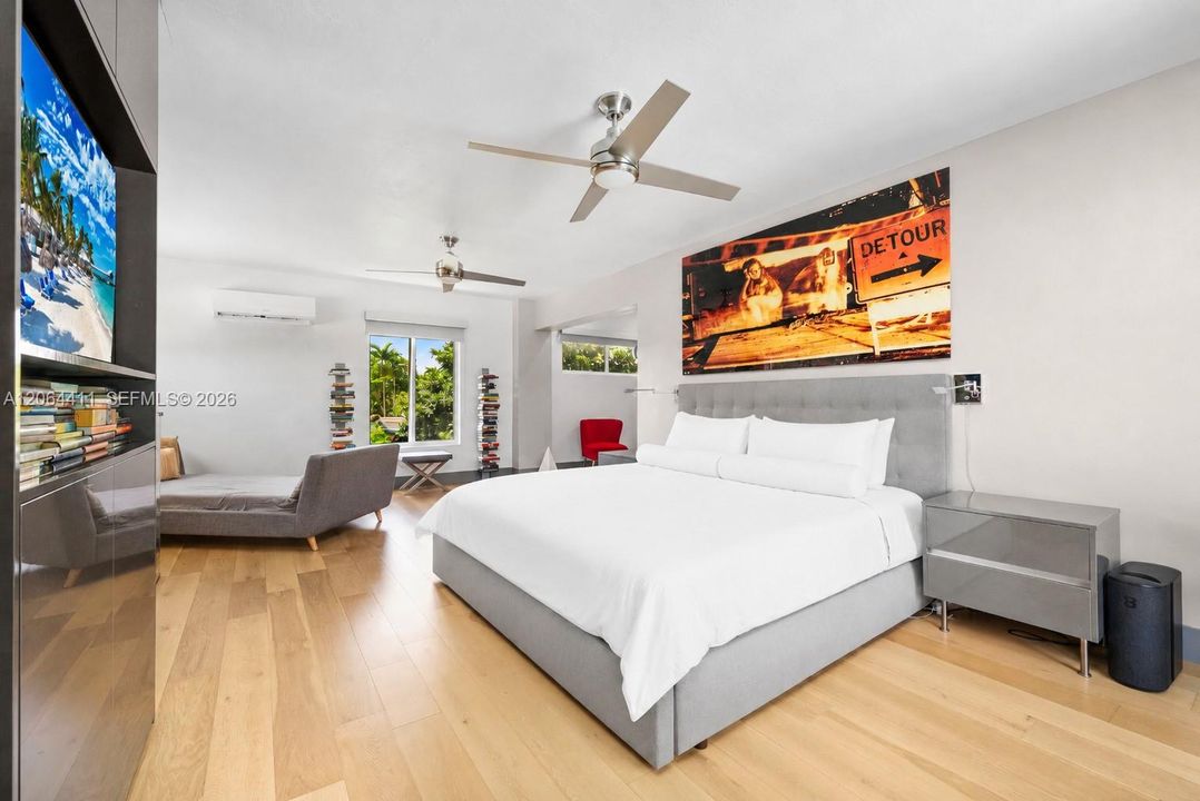 For Sale: $2,499,000 (5 beds, 5 baths, 3888 Square Feet)