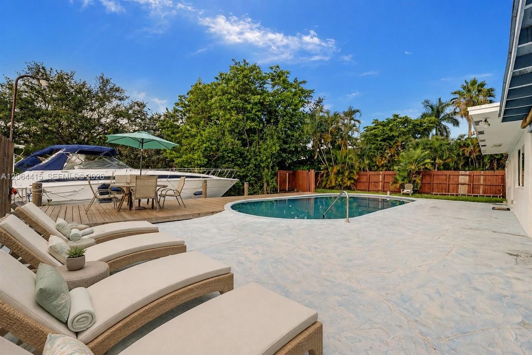 For Rent: $4,900 (3 beds, 2 baths, 1664 Square Feet)