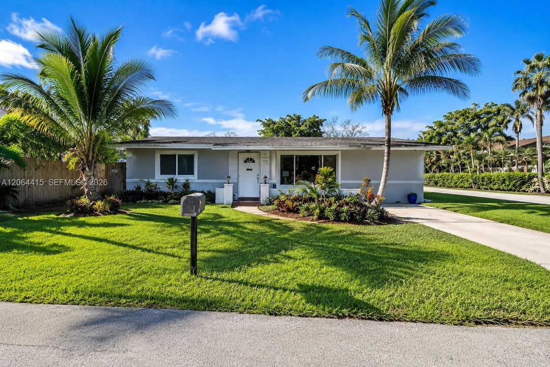 For Rent: $4,900 (3 beds, 2 baths, 1664 Square Feet)