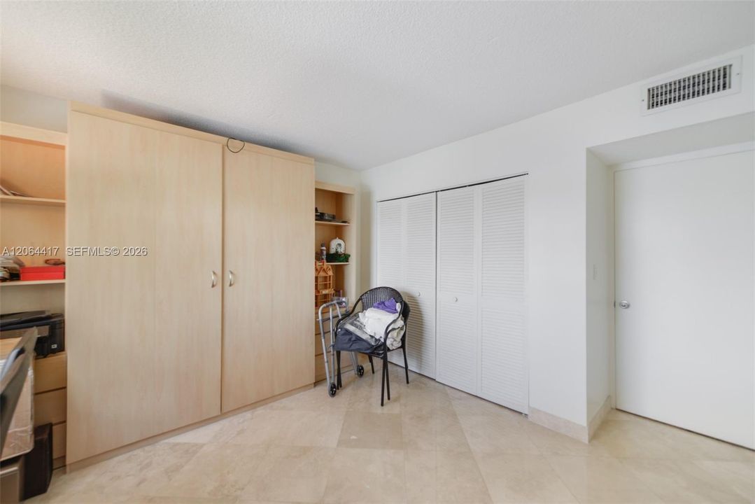 Недавно продано: $325,000 (2 спален, 2 ванн, 1035 Квадратных фут)