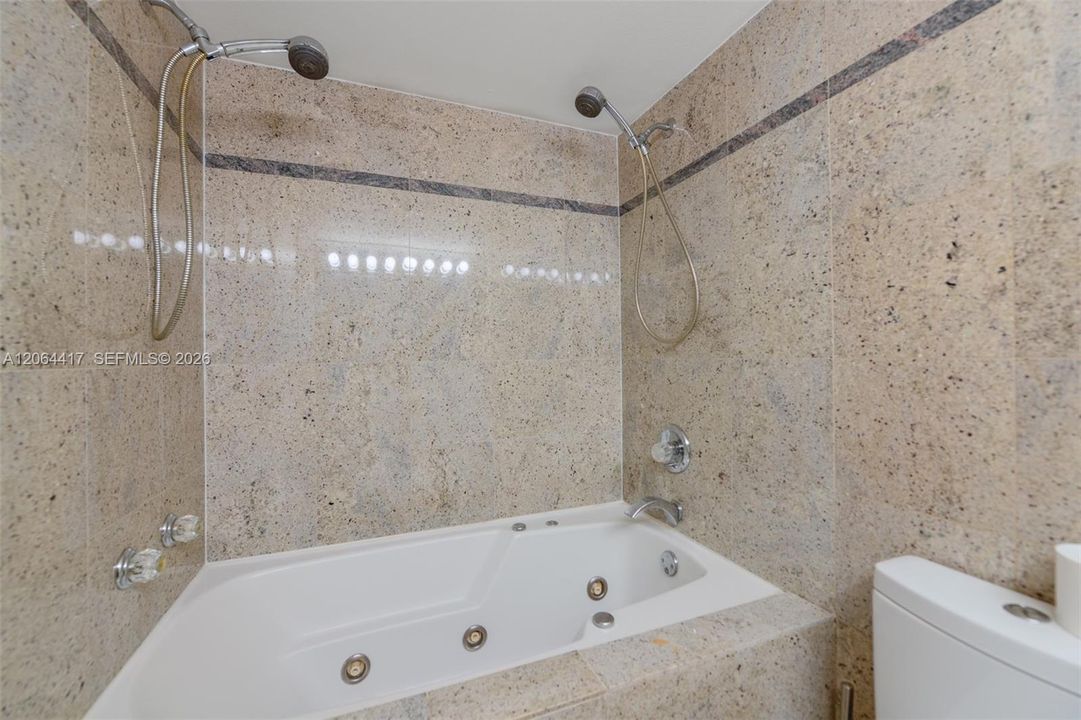 Недавно продано: $325,000 (2 спален, 2 ванн, 1035 Квадратных фут)