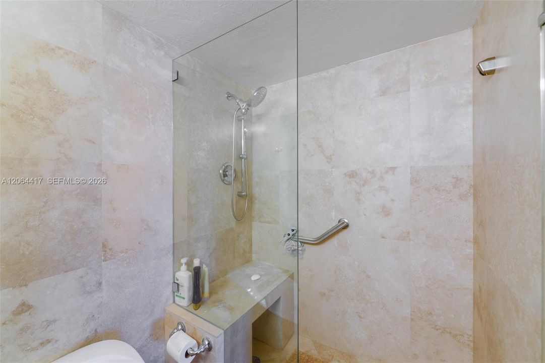 Недавно продано: $325,000 (2 спален, 2 ванн, 1035 Квадратных фут)