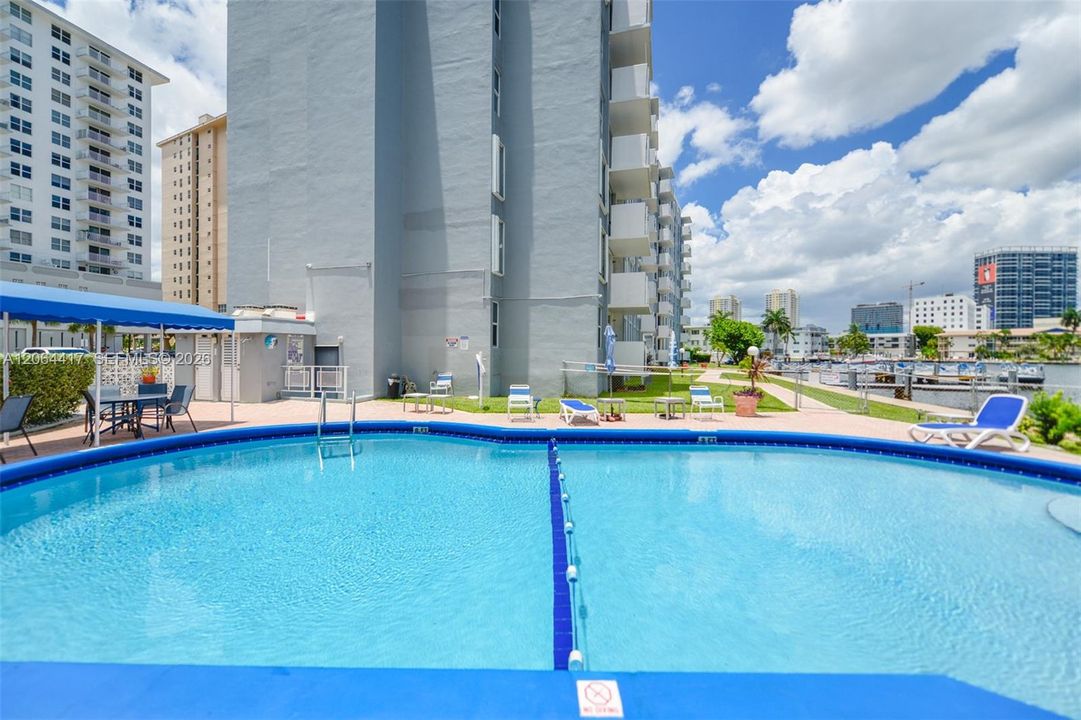 Недавно продано: $325,000 (2 спален, 2 ванн, 1035 Квадратных фут)