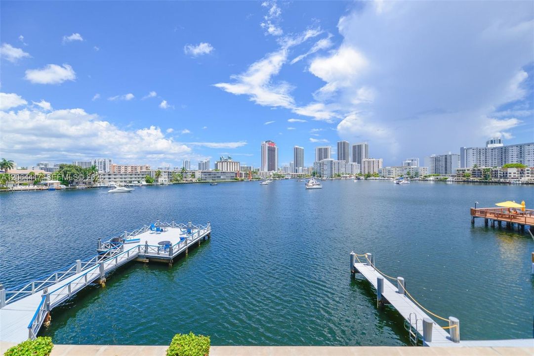 Недавно продано: $325,000 (2 спален, 2 ванн, 1035 Квадратных фут)