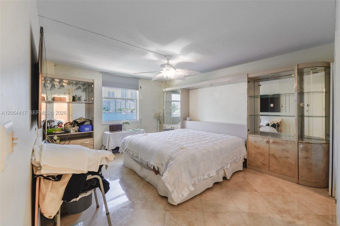 Недавно продано: $325,000 (2 спален, 2 ванн, 1035 Квадратных фут)