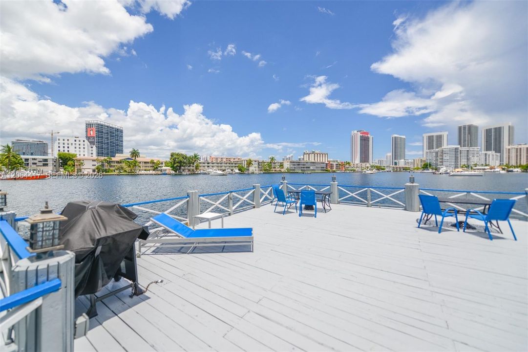 Недавно продано: $325,000 (2 спален, 2 ванн, 1035 Квадратных фут)