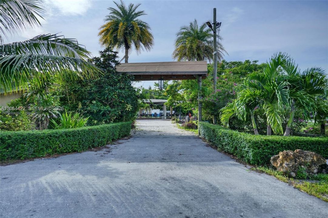 En Venta: $2,175,000 (6 camas, 4 baños, 1668 Pies cuadrados)