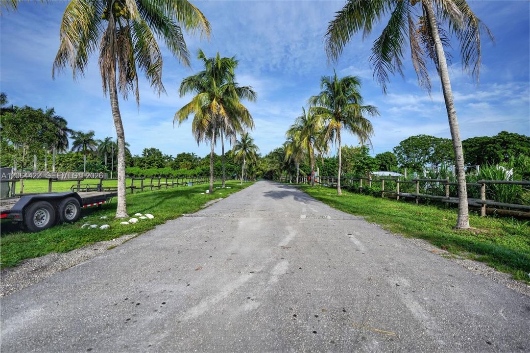 En Venta: $2,175,000 (6 camas, 4 baños, 1668 Pies cuadrados)