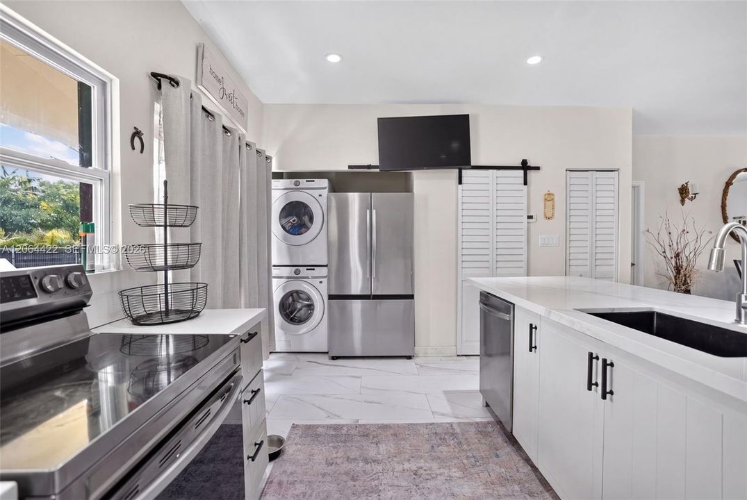 En Venta: $2,175,000 (6 camas, 4 baños, 1668 Pies cuadrados)