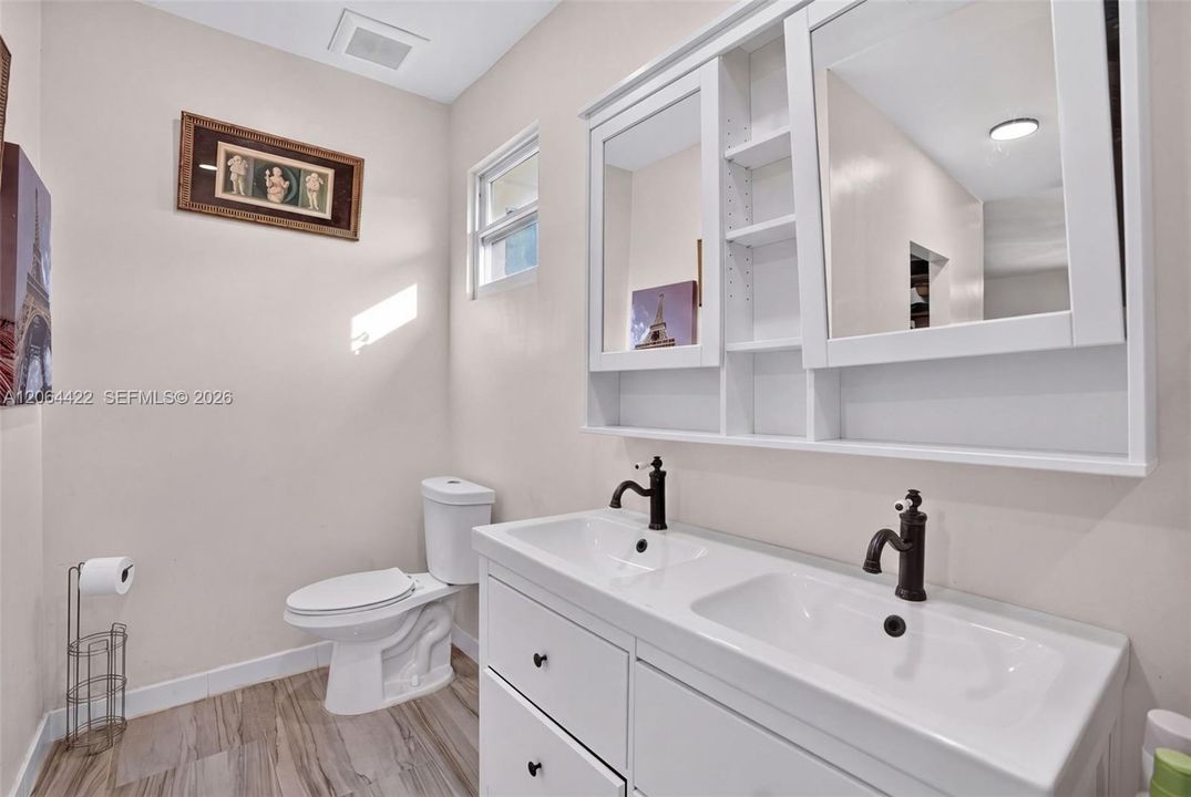 En Venta: $2,175,000 (6 camas, 4 baños, 1668 Pies cuadrados)