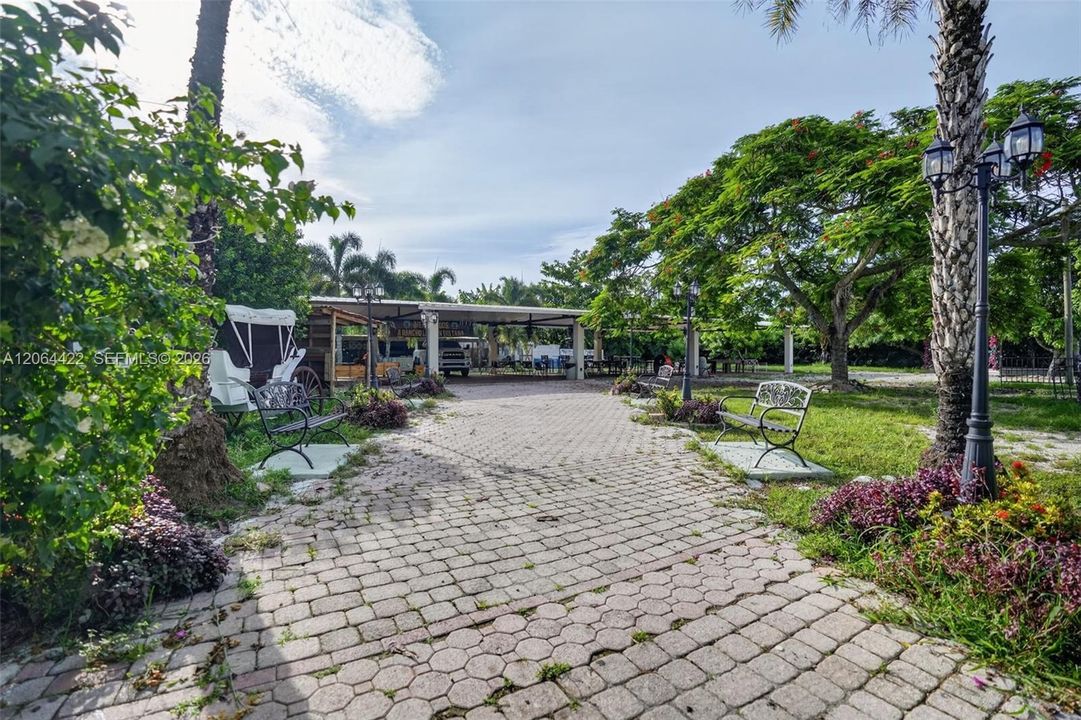 En Venta: $2,175,000 (6 camas, 4 baños, 1668 Pies cuadrados)