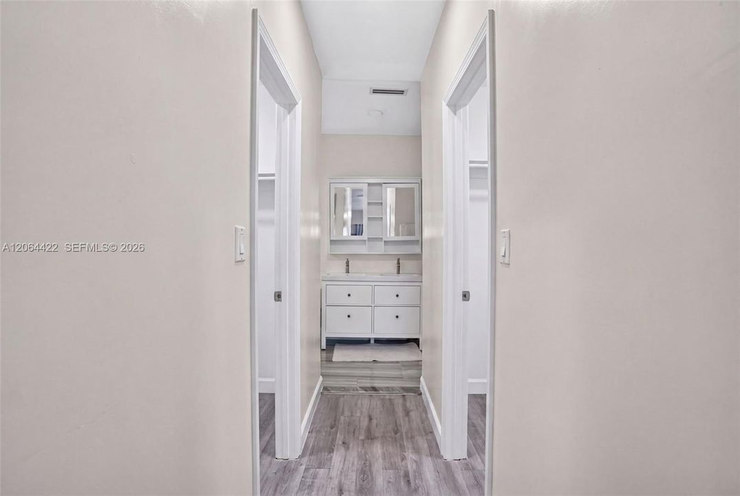 En Venta: $2,175,000 (6 camas, 4 baños, 1668 Pies cuadrados)
