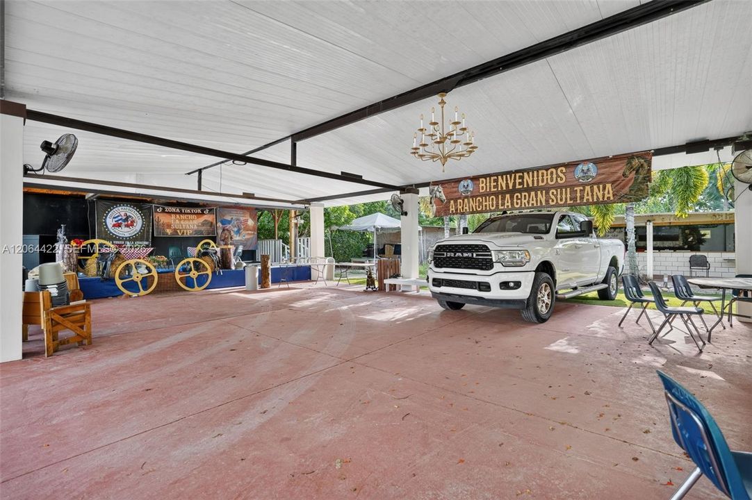 En Venta: $2,175,000 (6 camas, 4 baños, 1668 Pies cuadrados)