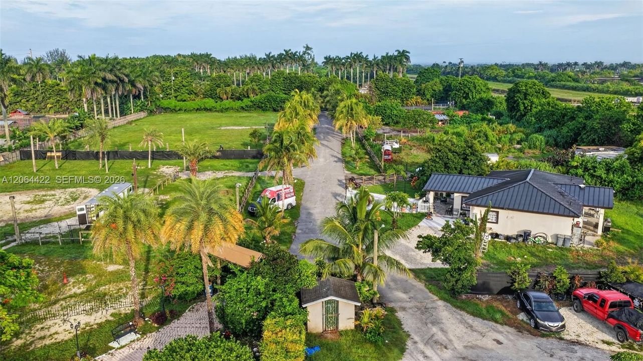 En Venta: $2,175,000 (6 camas, 4 baños, 1668 Pies cuadrados)