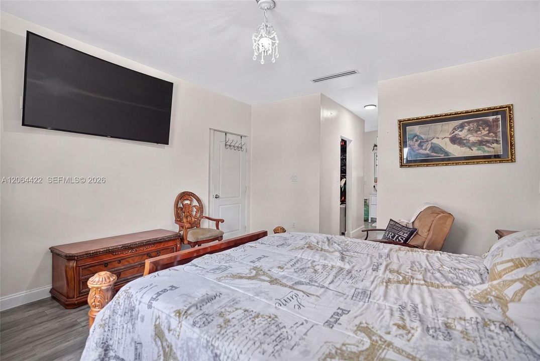 En Venta: $2,175,000 (6 camas, 4 baños, 1668 Pies cuadrados)
