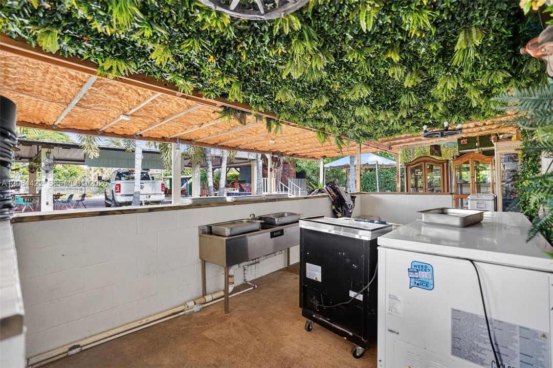 En Venta: $2,175,000 (6 camas, 4 baños, 1668 Pies cuadrados)