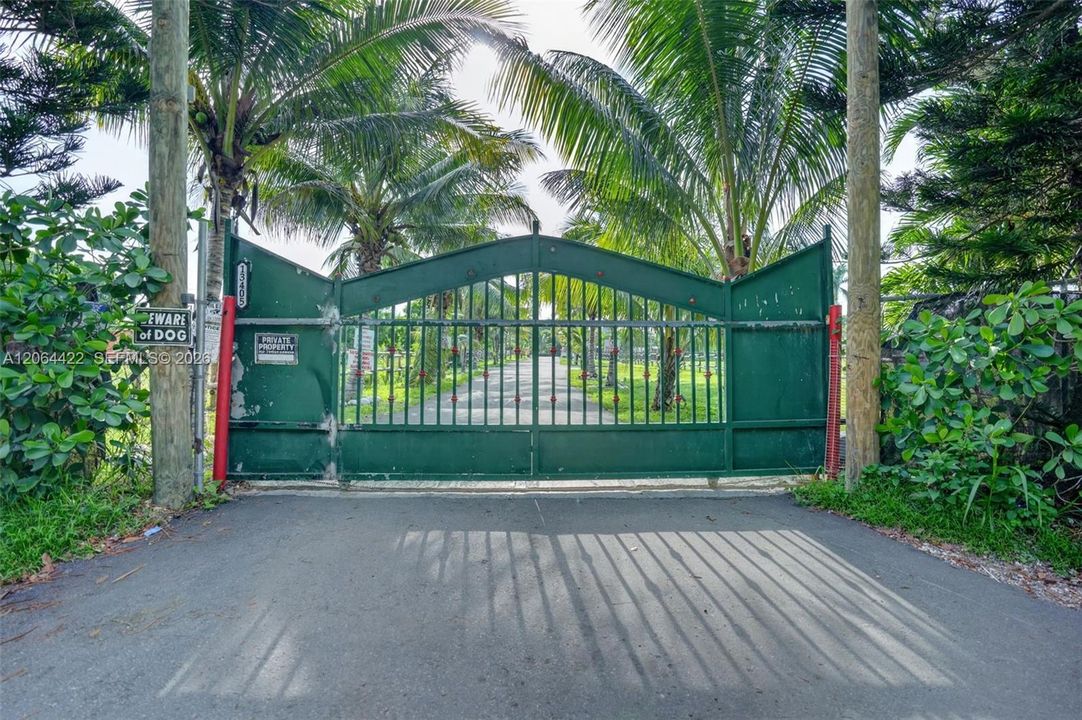 En Venta: $2,175,000 (6 camas, 4 baños, 1668 Pies cuadrados)