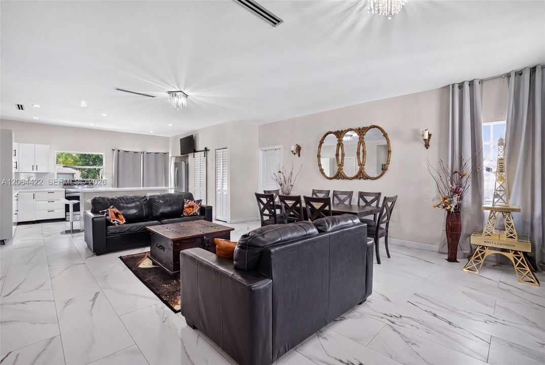 En Venta: $2,175,000 (6 camas, 4 baños, 1668 Pies cuadrados)