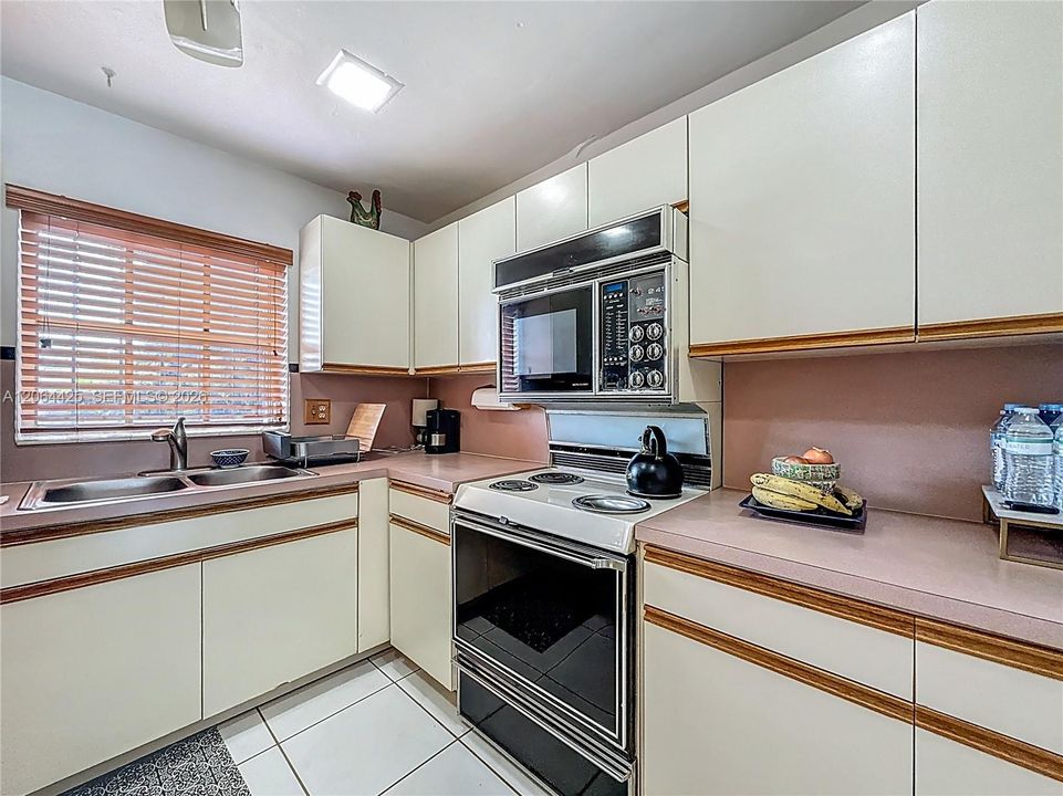 Active With Contract: $720,000 (2 beds, 2 baths, 1444 Square Feet)