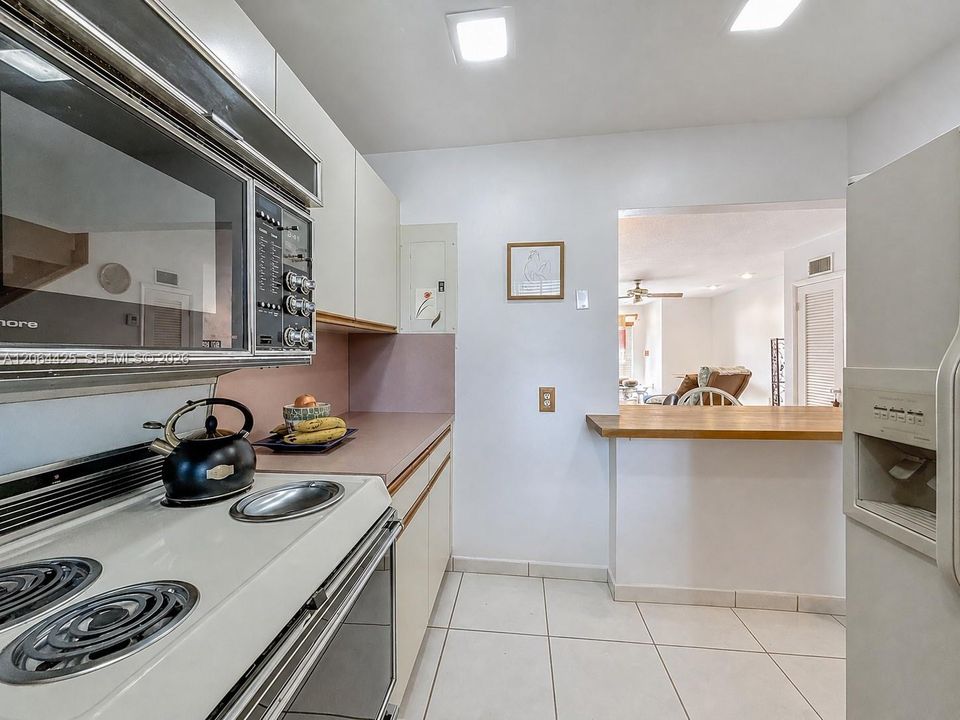Active With Contract: $720,000 (2 beds, 2 baths, 1444 Square Feet)
