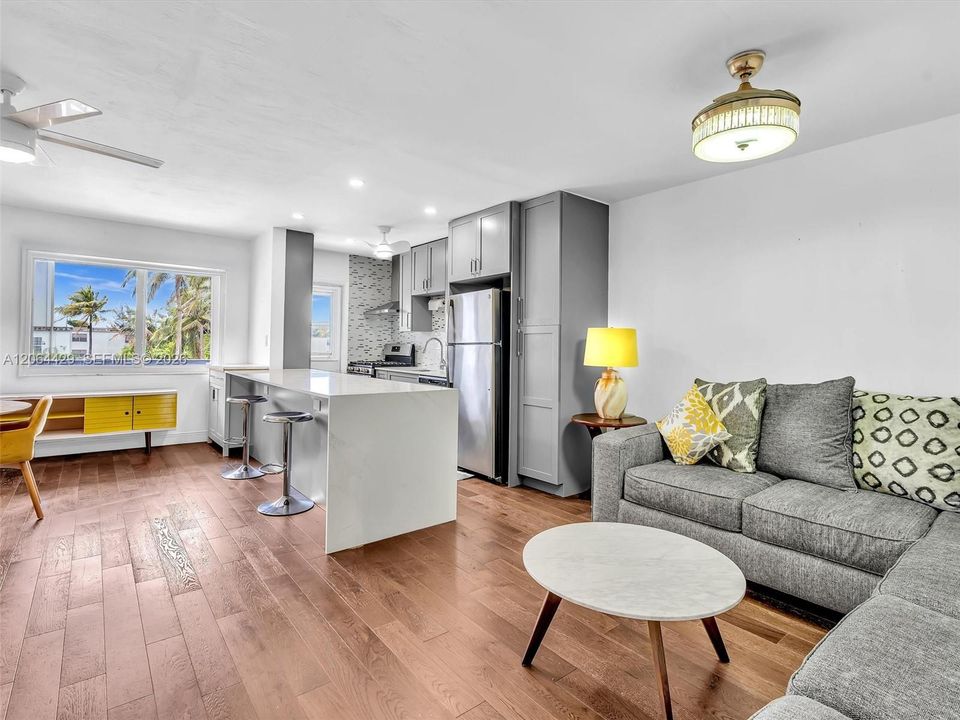 На продажу: $129,999 (1 спален, 1 ванн, 711 Квадратных фут)